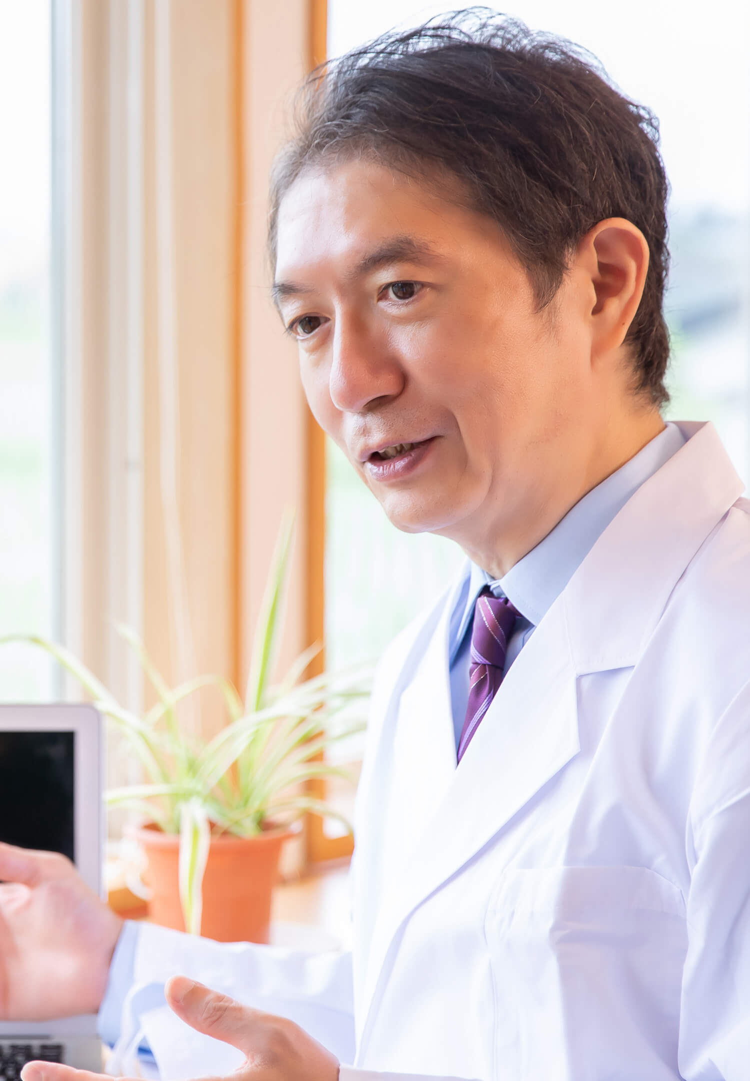 整形外科医の男性の写真